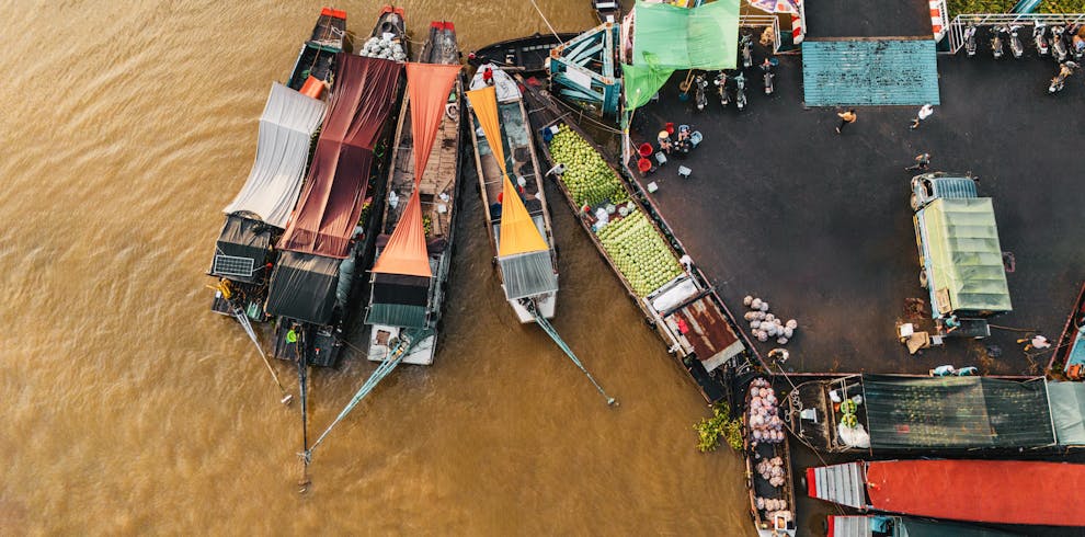 A vibrant aerial shot of Cái Răng Floating Market in Cần Thơ, Vietnam showcasing bustling trade.